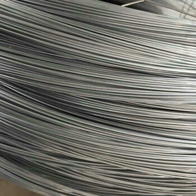 SAE1008 গ্যালভানাইজড স্টিল ওয়্যার 5.5mm 6.5mm হাই টেনসিল ওয়্যার রোপ কয়েলে